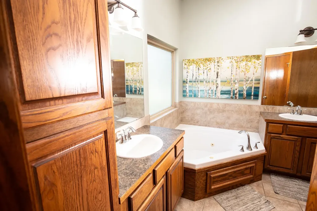 4713 N Spyglass Street Wichita KS 67226