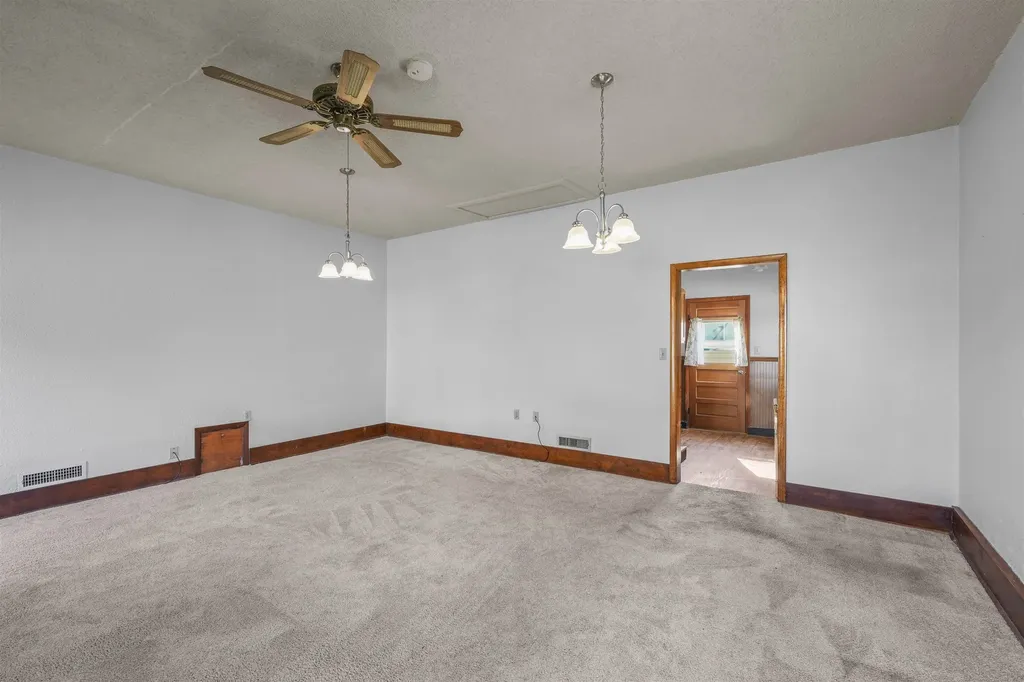 1301 Allison Street Newton KS 67114