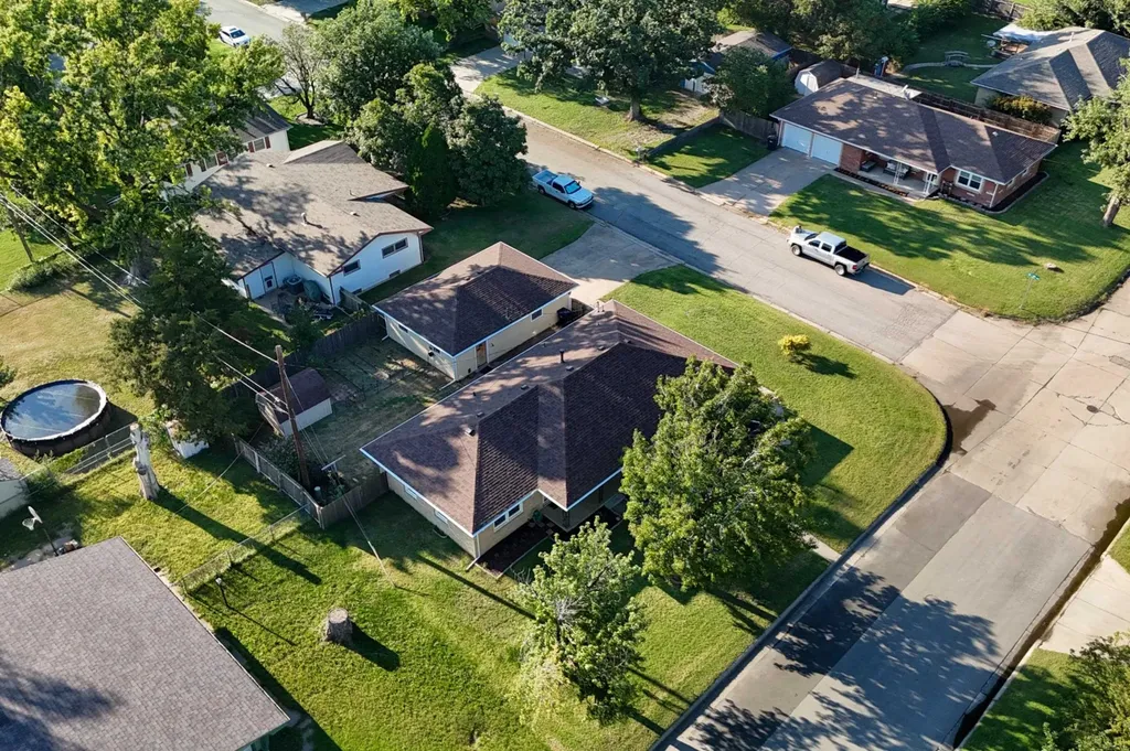 1301 Allison Street Newton KS 67114