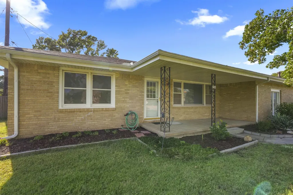 1301 Allison Street Newton KS 67114