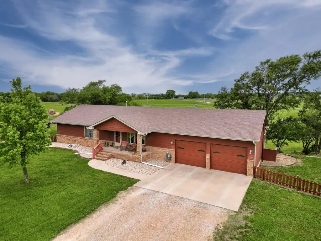 18071 65th Road Winfield KS 67156