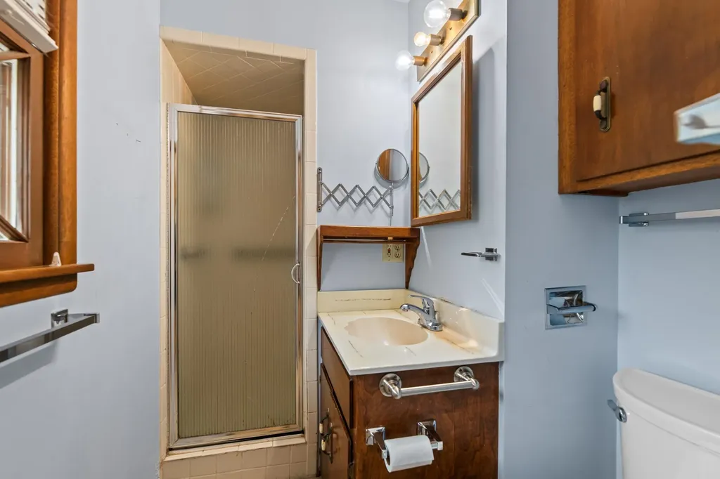 802 S Eastmoor Wichita KS 67206