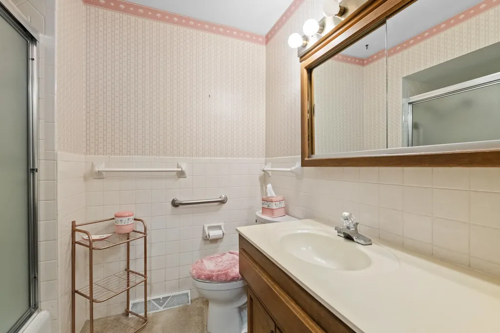 802 S Eastmoor Wichita KS 67206