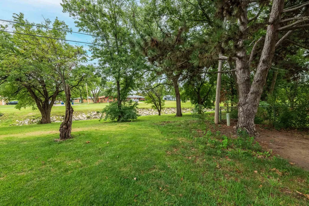 802 S Eastmoor Wichita KS 67206