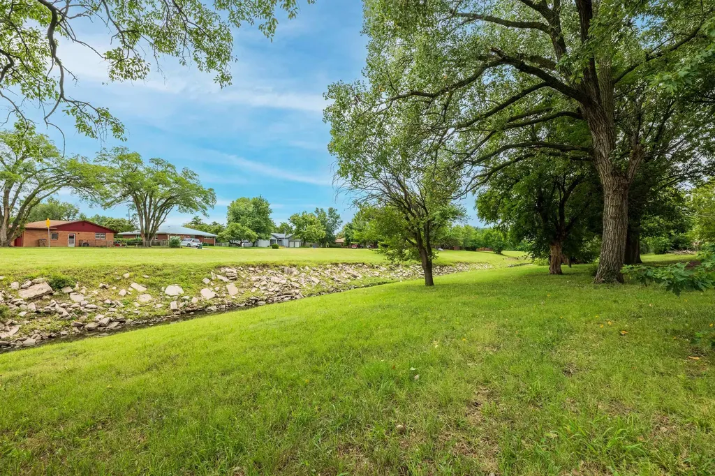 802 S Eastmoor Wichita KS 67206