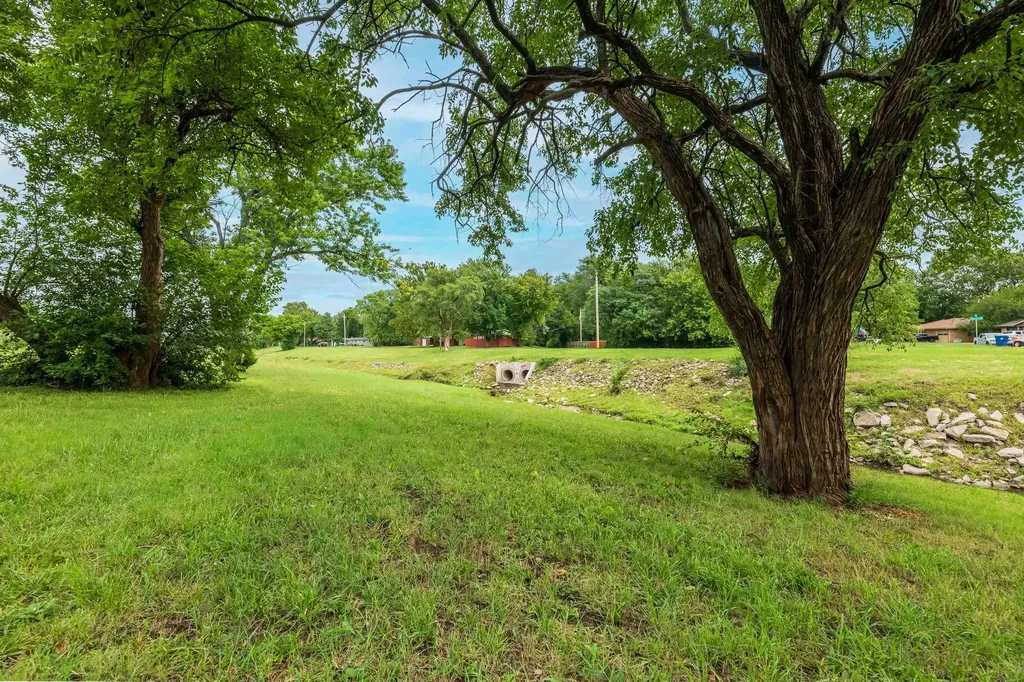 802 S Eastmoor Wichita KS 67206