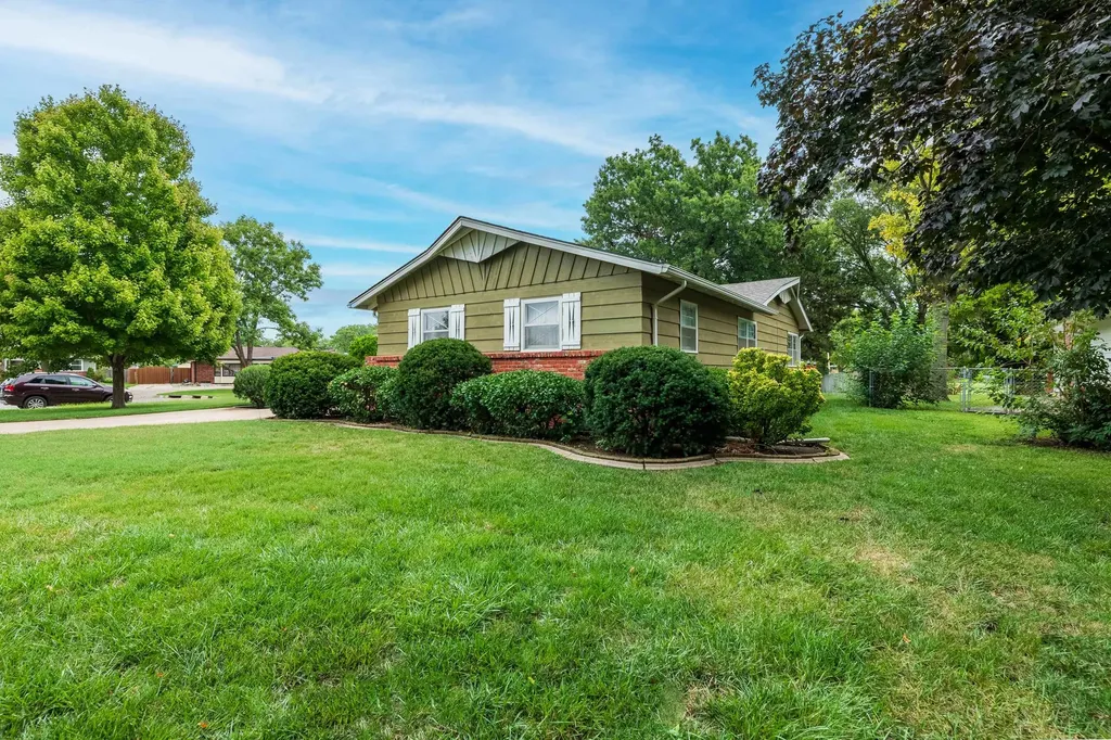 802 S Eastmoor Wichita KS 67206