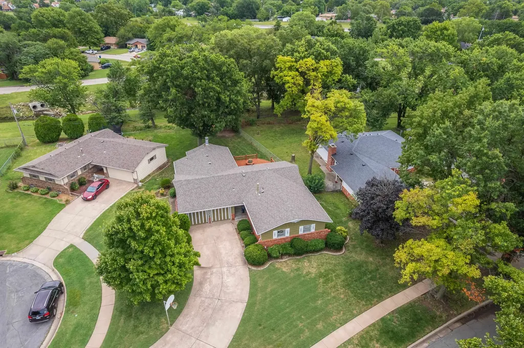 802 S Eastmoor Wichita KS 67206
