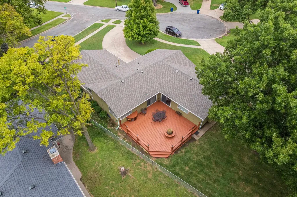 802 S Eastmoor Wichita KS 67206