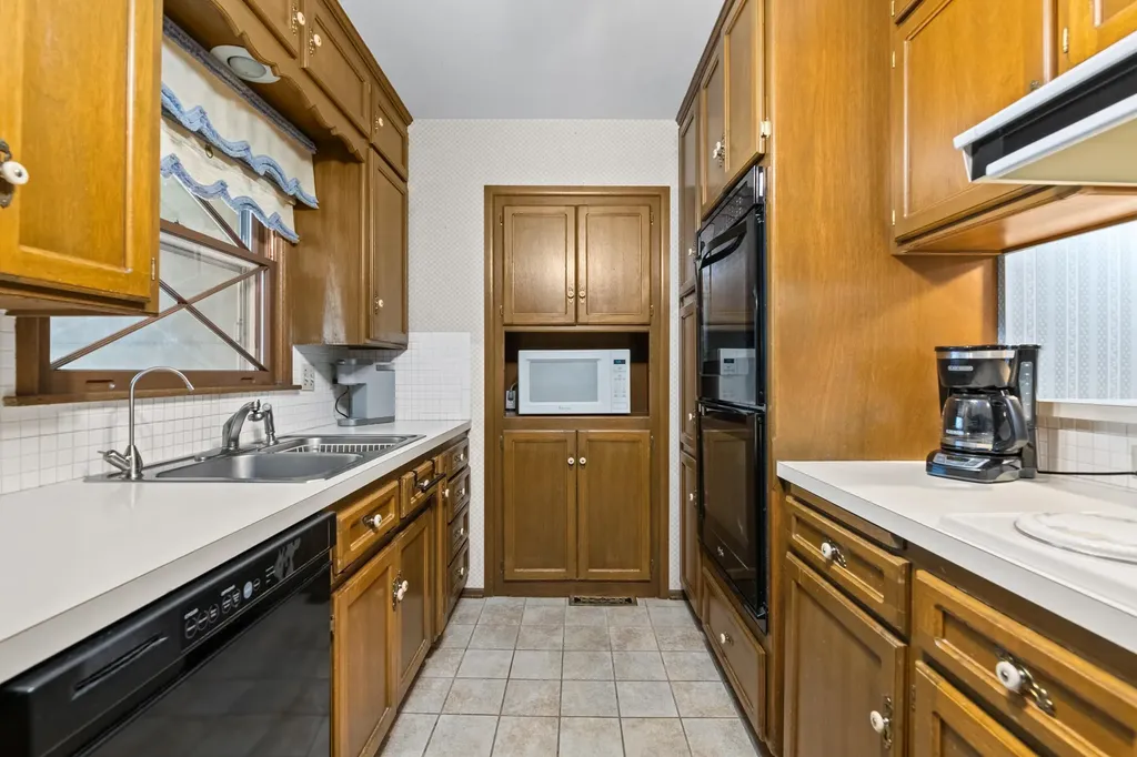 802 S Eastmoor Wichita KS 67206