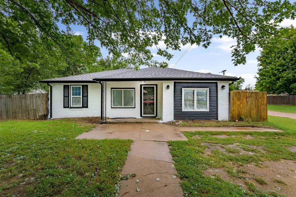 159 N Young Street Wichita KS 67212-2252