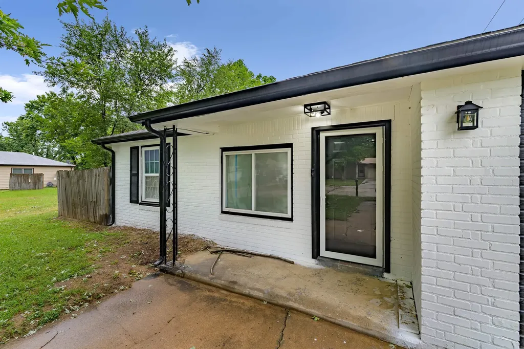 159 N Young Street Wichita KS 67212-2252