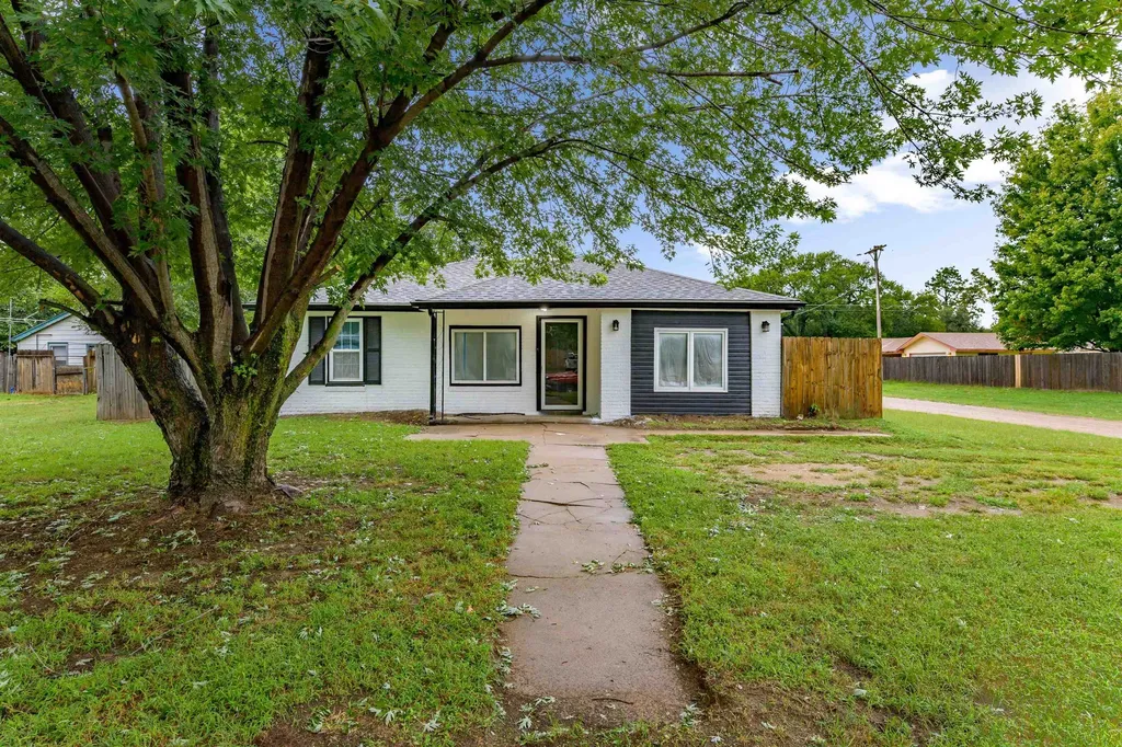 159 N Young Street Wichita KS 67212-2252