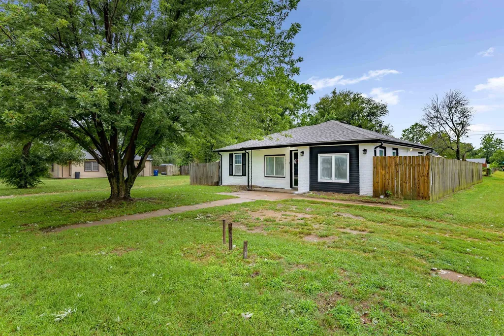 159 N Young Street Wichita KS 67212-2252