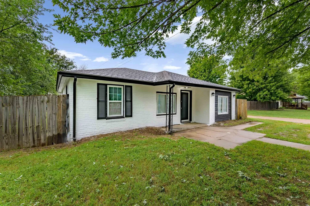 159 N Young Street Wichita KS 67212-2252