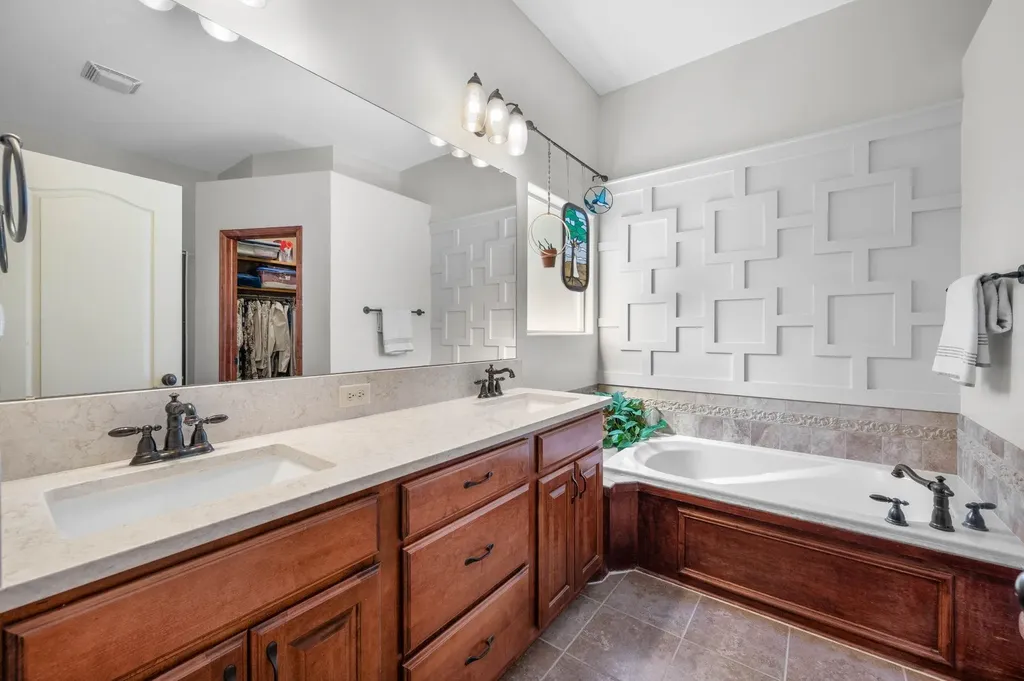 438 S Fawnwood Street Wichita KS 67235