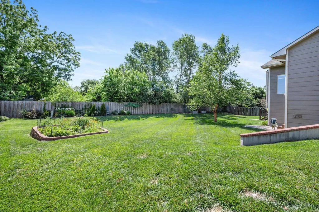 438 S Fawnwood Street Wichita KS 67235