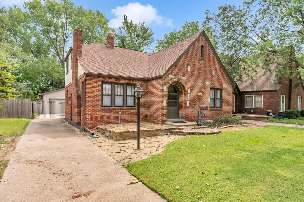 1512 N Woodrow Avenue Wichita KS 67203
