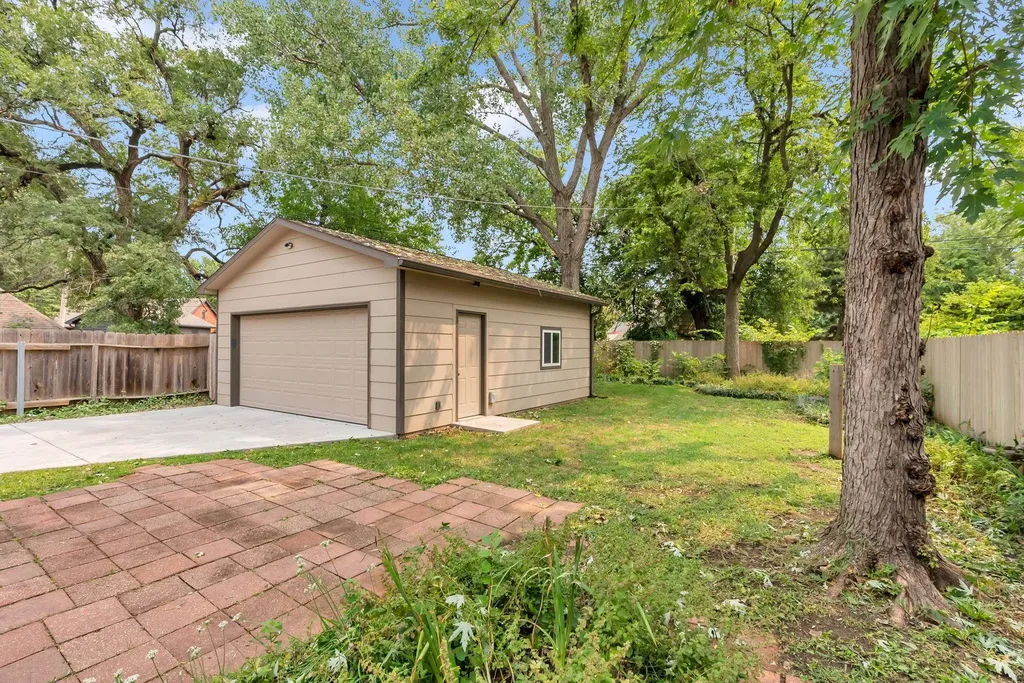 1512 N Woodrow Avenue Wichita KS 67203