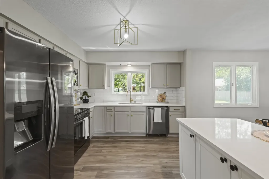 1534 N Valleyview Court Wichita KS 67212