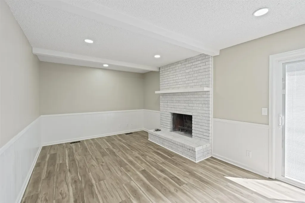 1534 N Valleyview Court Wichita KS 67212