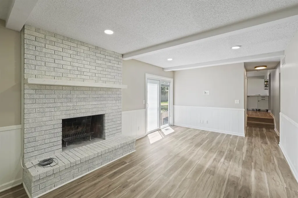 1534 N Valleyview Court Wichita KS 67212