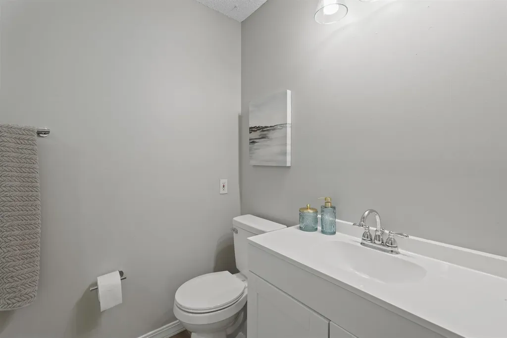 1534 N Valleyview Court Wichita KS 67212
