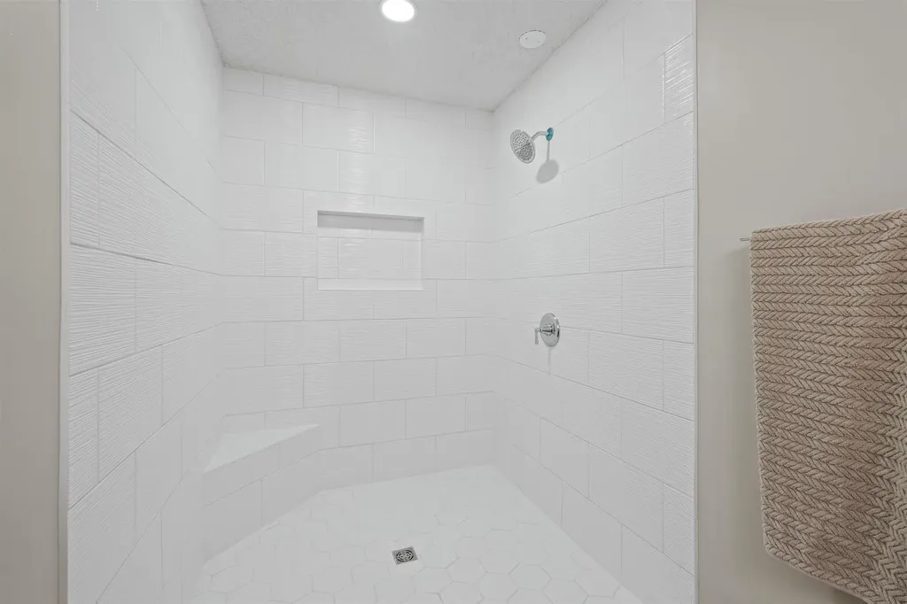 1534 N Valleyview Court Wichita KS 67212