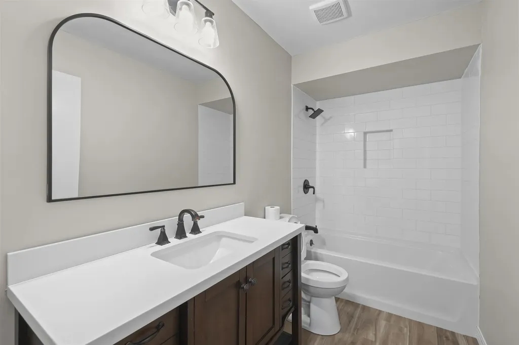 1534 N Valleyview Court Wichita KS 67212