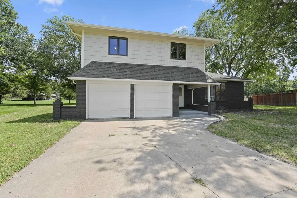 1534 N Valleyview Court Wichita KS 67212