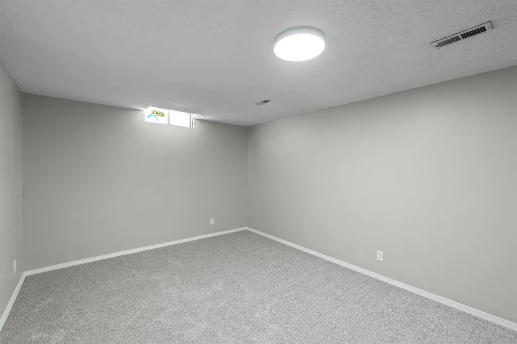1534 N Valleyview Court Wichita KS 67212