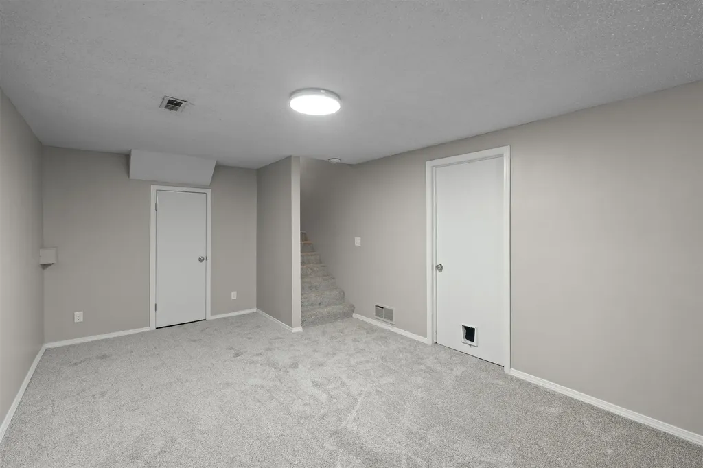 1534 N Valleyview Court Wichita KS 67212