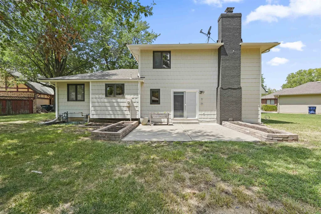 1534 N Valleyview Court Wichita KS 67212