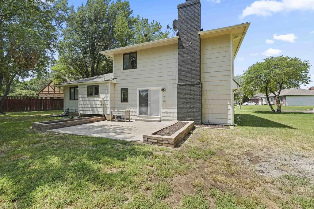 1534 N Valleyview Court Wichita KS 67212