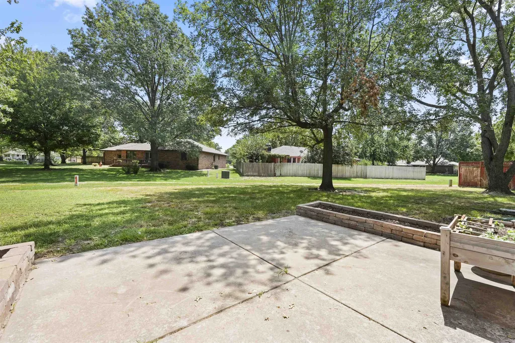 1534 N Valleyview Court Wichita KS 67212