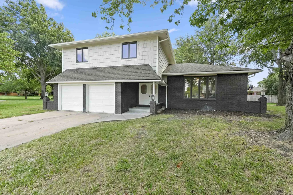 1534 N Valleyview Court Wichita KS 67212