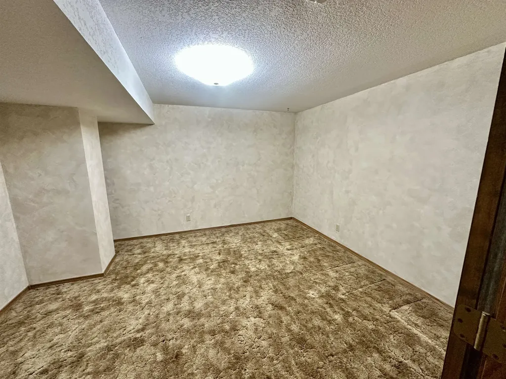 3 Debra Augusta KS 67010