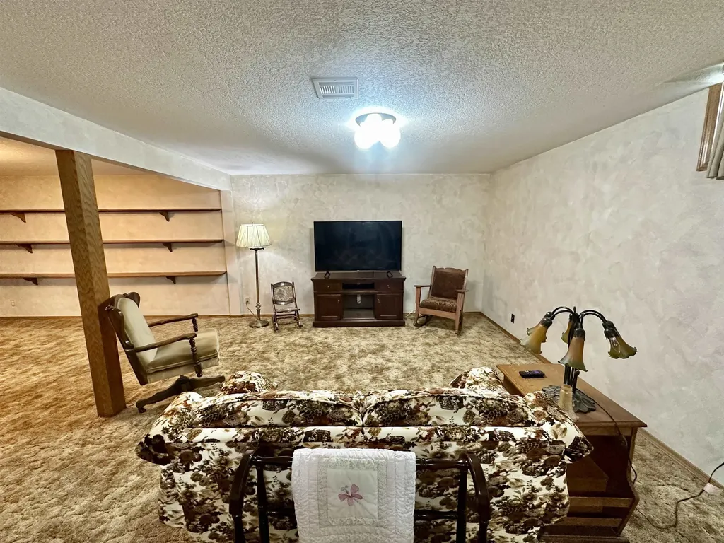 3 Debra Augusta KS 67010