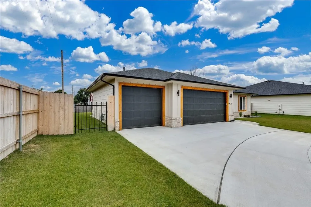 4422 N Sunny Court Wichita KS 67205