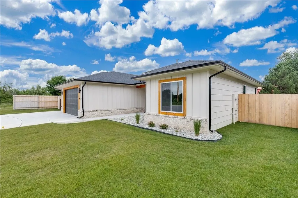 4422 N Sunny Court Wichita KS 67205