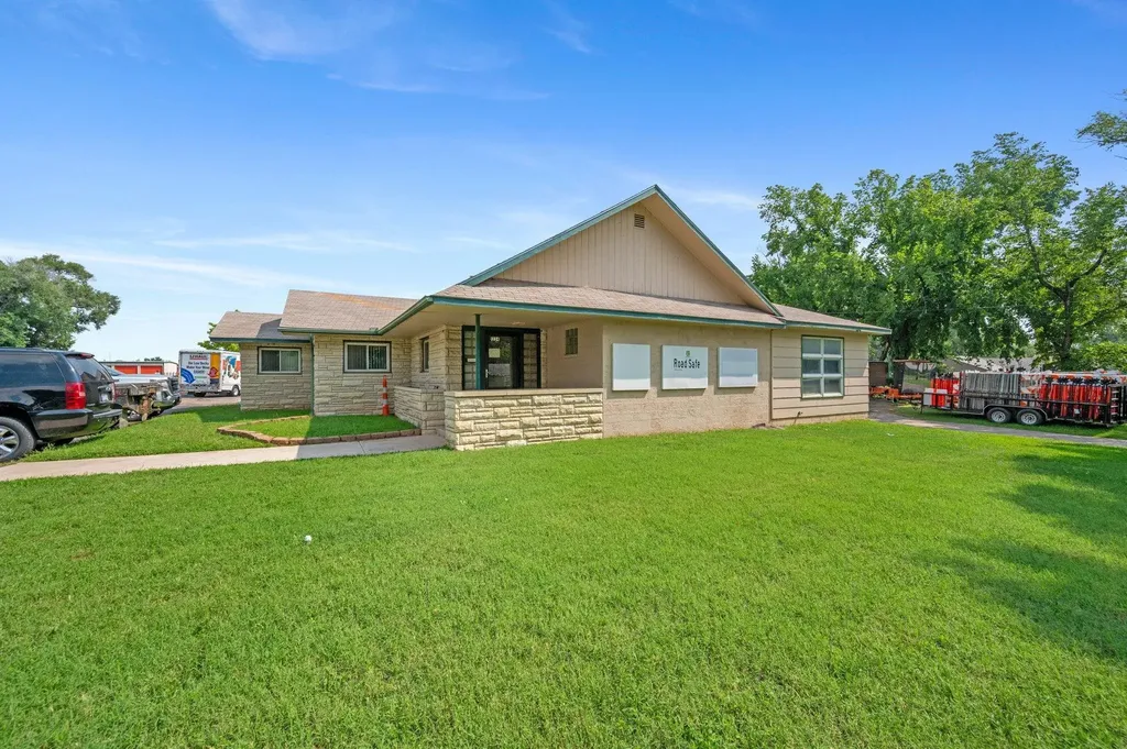 1224 W 6th Avenue El Dorado KS 67042