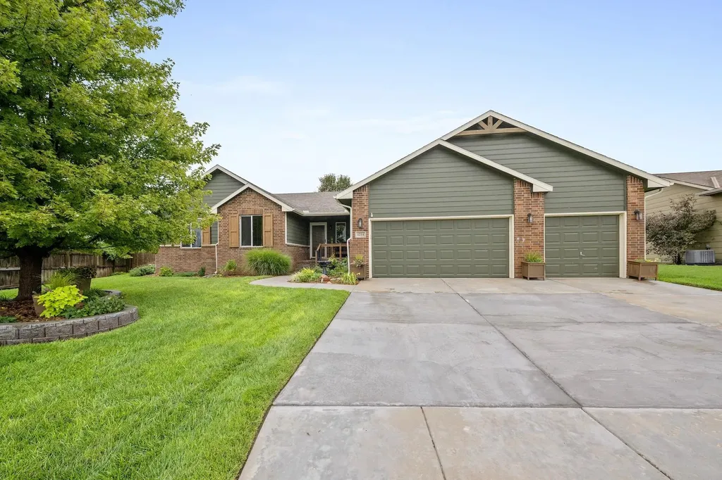 1214 N Lake Edge Drive Goddard KS 67052-8497