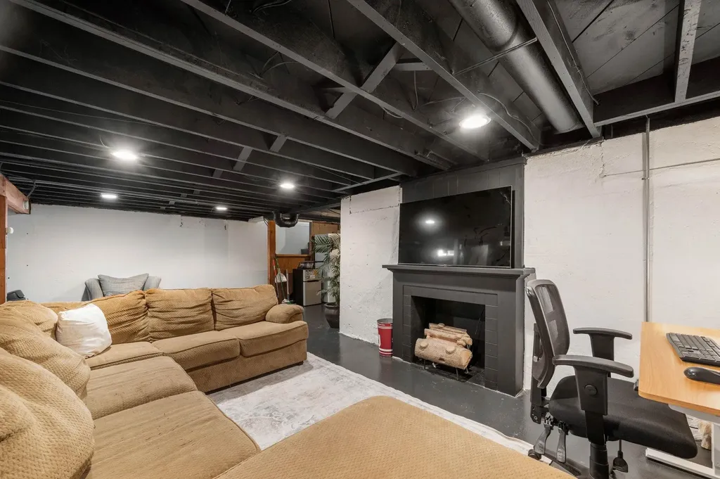 131 S Bleckley Wichita KS 67218