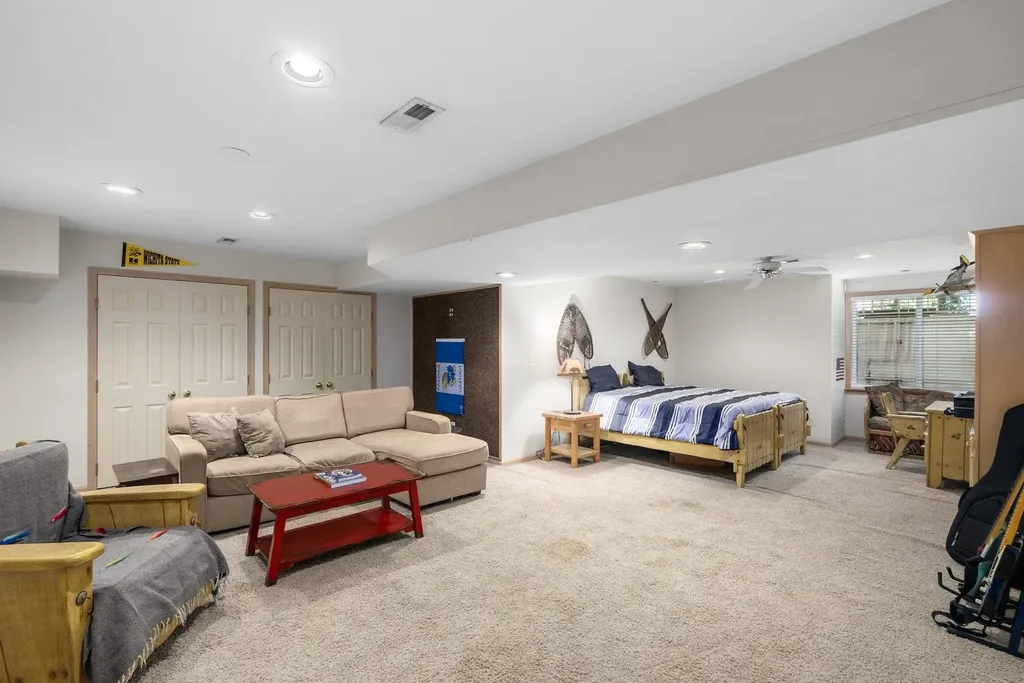 8803 E Clubside Wichita KS 67206