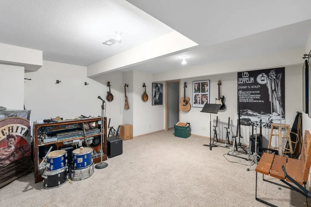 8803 E Clubside Wichita KS 67206