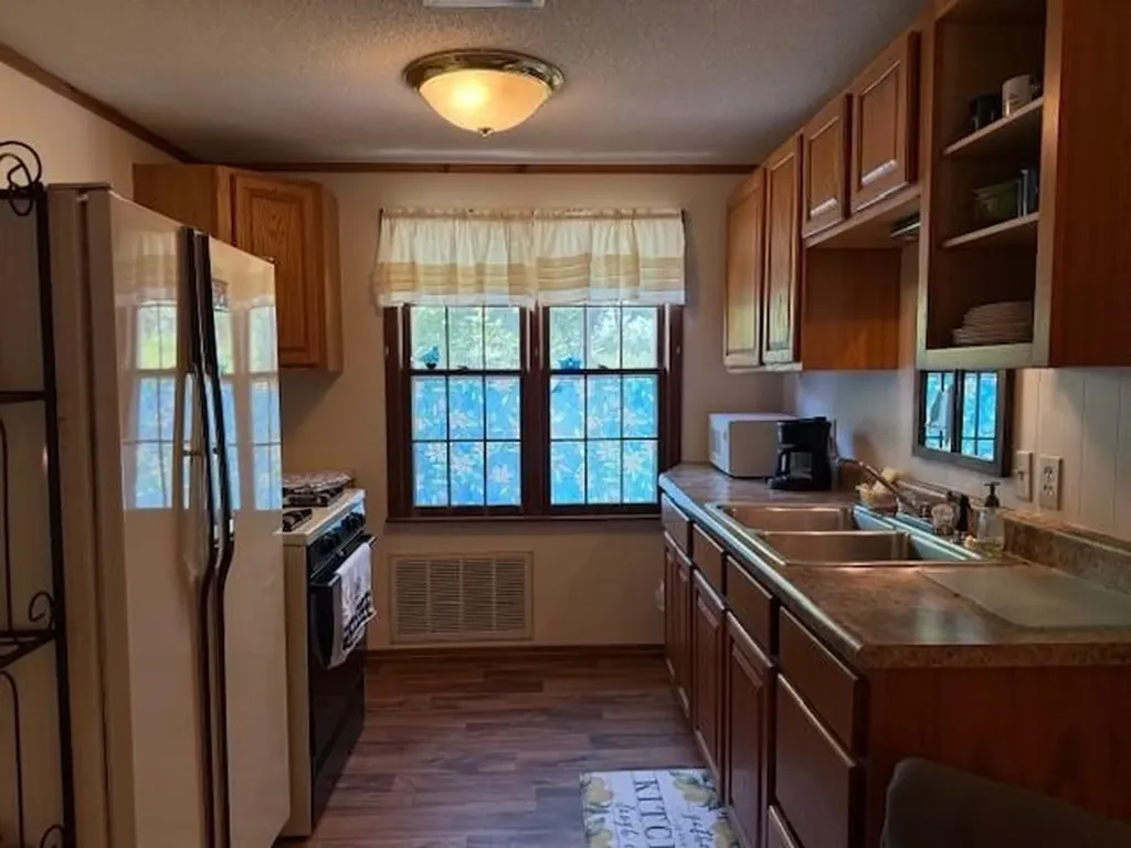 18510 N Westside Drive Erie KS 66733