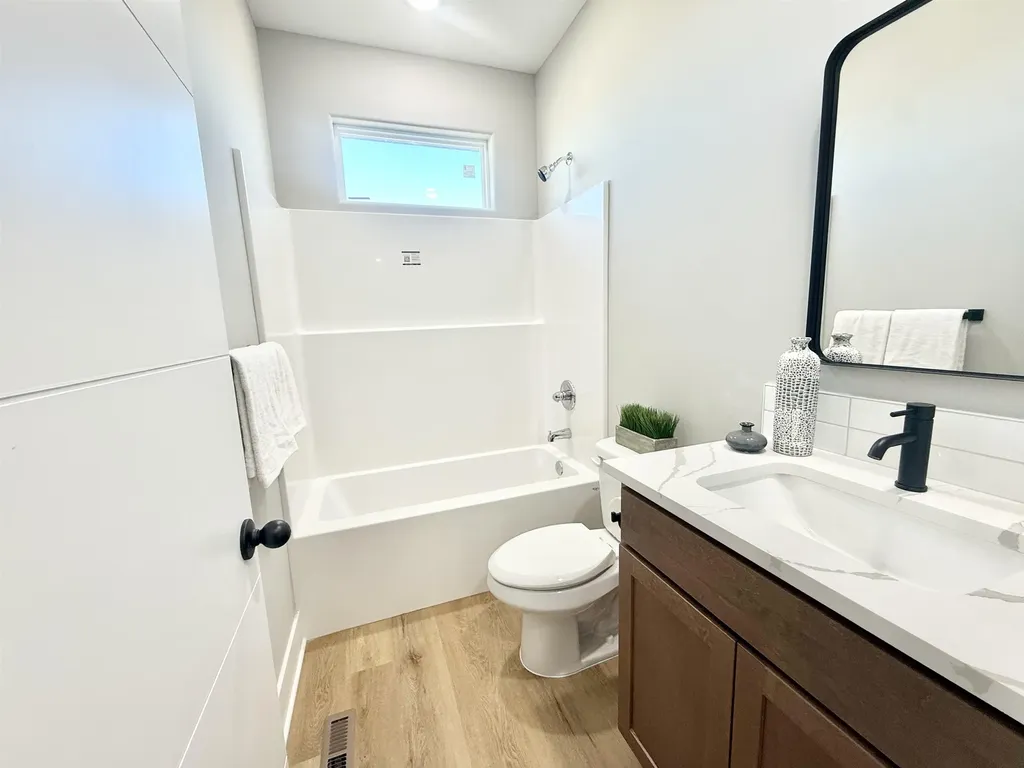 5468 N Toben Drive Bel Aire KS 67226