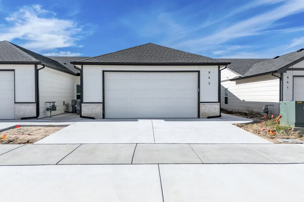 843 S Wybern Street Valley Center KS 67147-8977