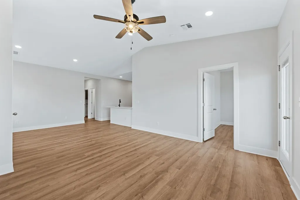 843 S Wybern Street Valley Center KS 67147-8977