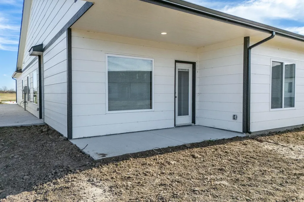843 S Wybern Street Valley Center KS 67147-8977